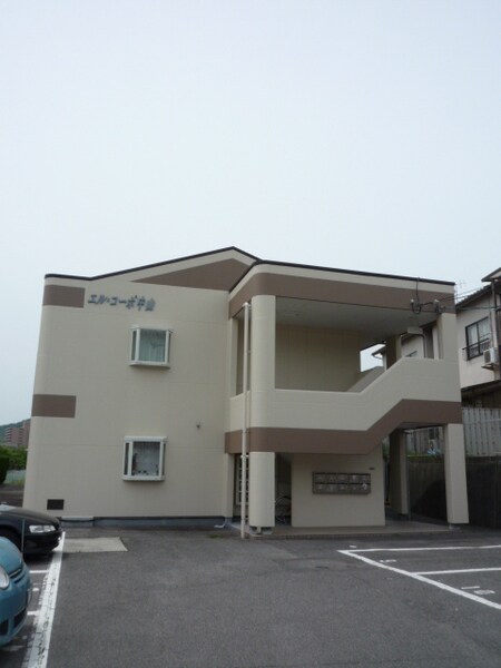 エル・コーポ中山外観写真