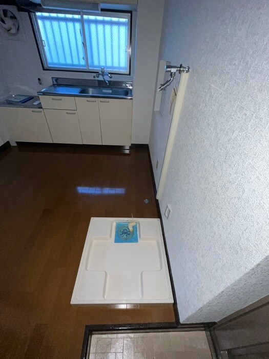 物件内観写真11　(洗濯機置場)