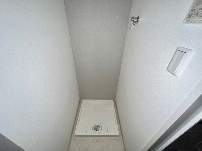 物件内観写真6　(洗濯機置場)