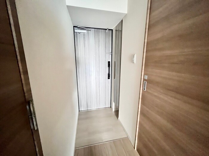 物件内観写真16　(玄関)