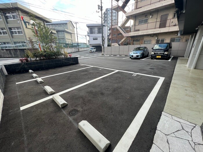 物件外観写真4　(駐車場)
