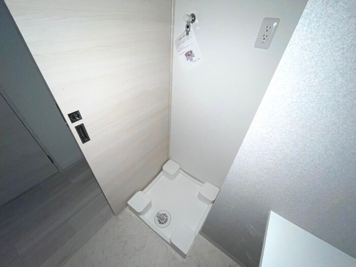 物件内観写真16　(洗濯機置場)