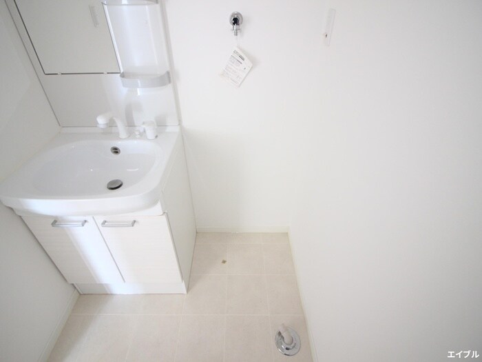 物件内観写真11　(洗濯機置場)