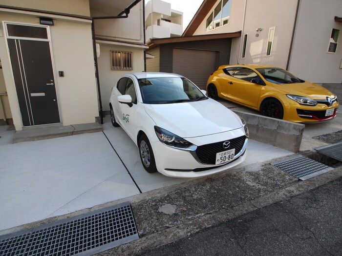 物件外観写真5　(駐車場)