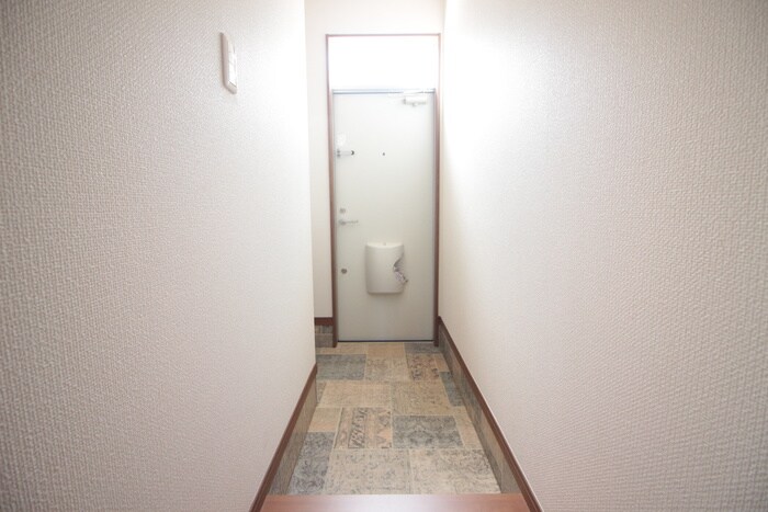 物件内観写真12　(玄関)