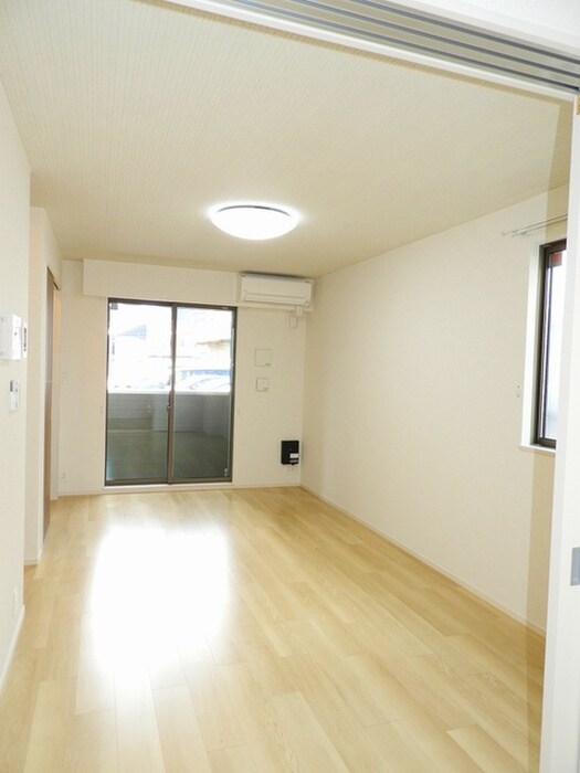 物件内観写真1　(居室)