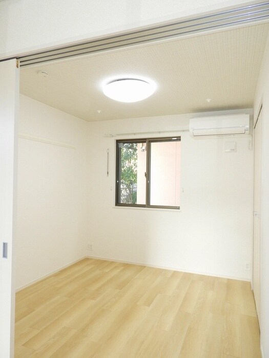 物件内観写真2　(居室)