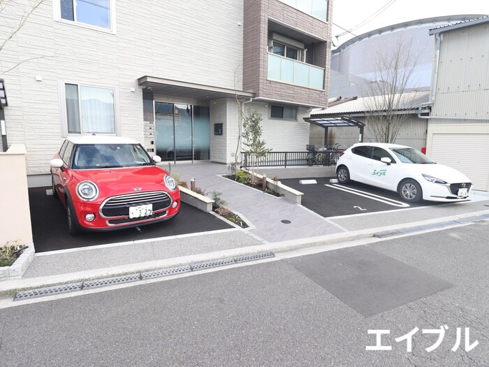 物件外観写真2　(駐車場)