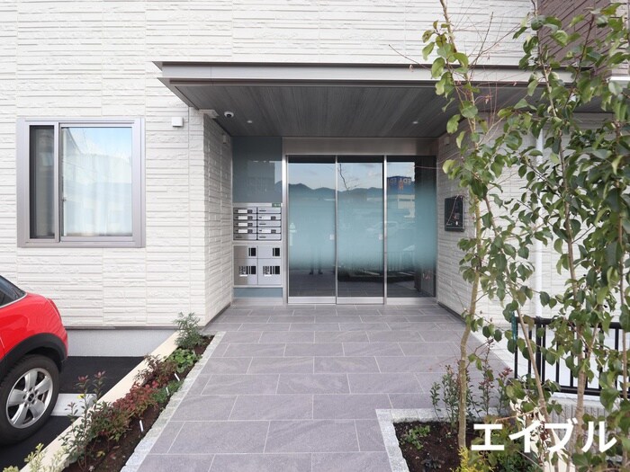 物件外観写真5　(エントランス部分)