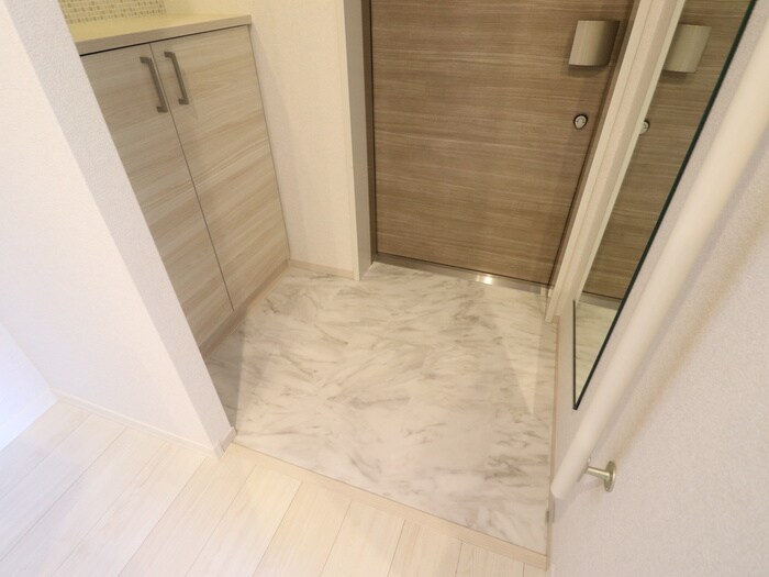 物件内観写真15　(玄関)