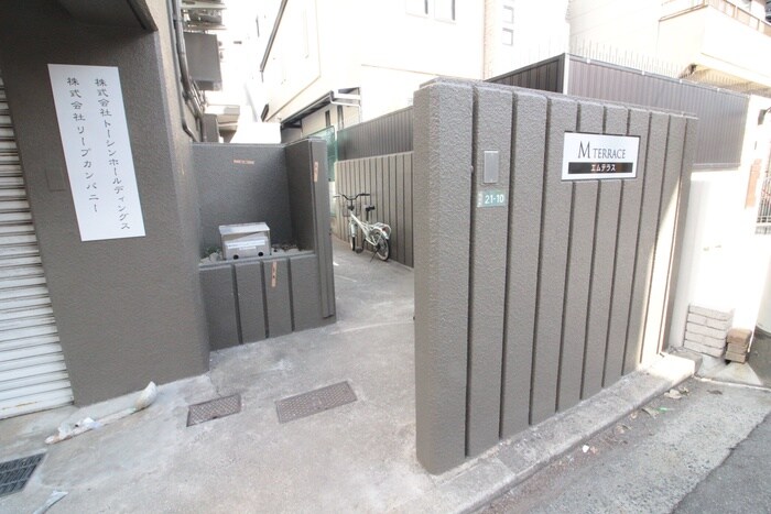 物件外観写真2　(駐輪場)