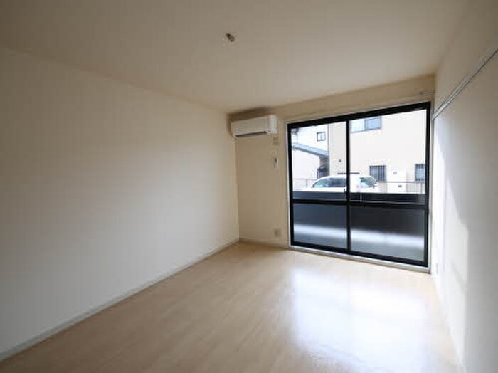 物件内観写真2　(居室)