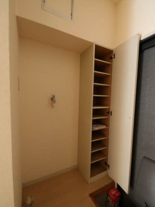 物件内観写真6　(洗濯機置場)