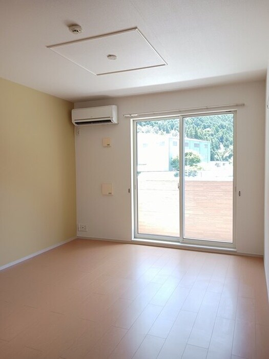 物件内観写真2　(居室)