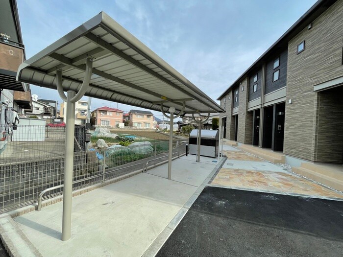 物件外観写真4　(駐輪場)