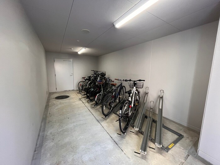 物件外観写真5　(駐輪場)