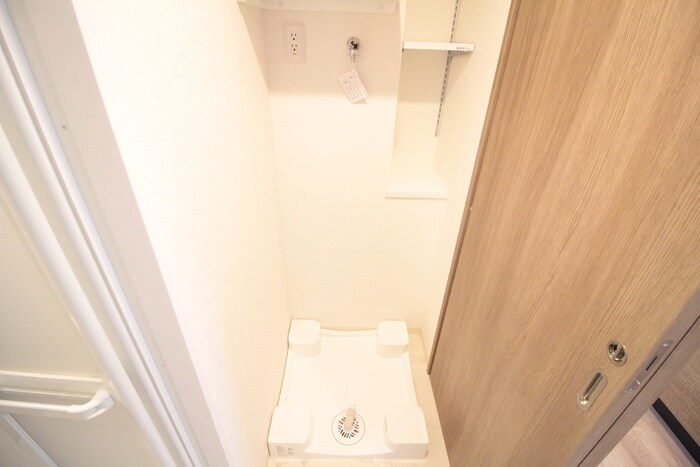 物件内観写真16　(洗濯機置場)