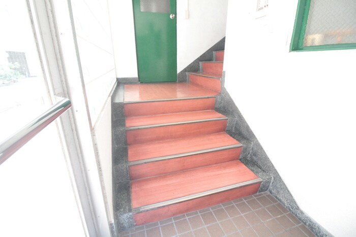 物件外観写真6　(エントランス部分)