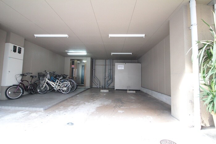 物件外観写真4　(駐輪場)