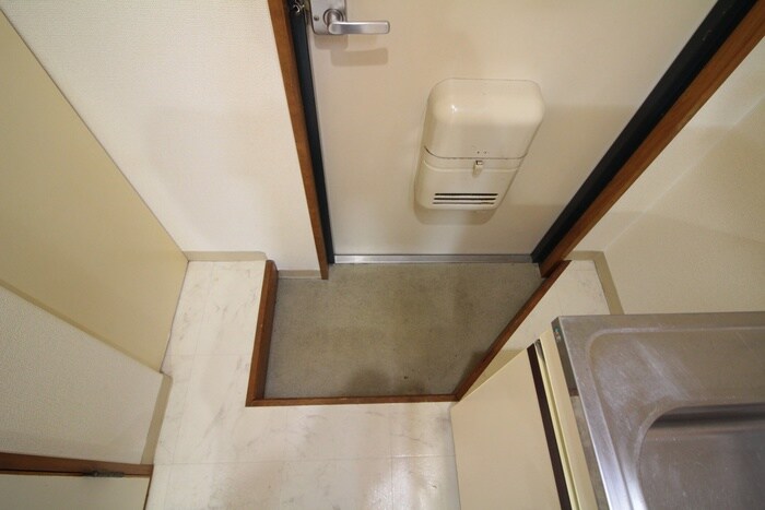 物件内観写真12　(玄関)