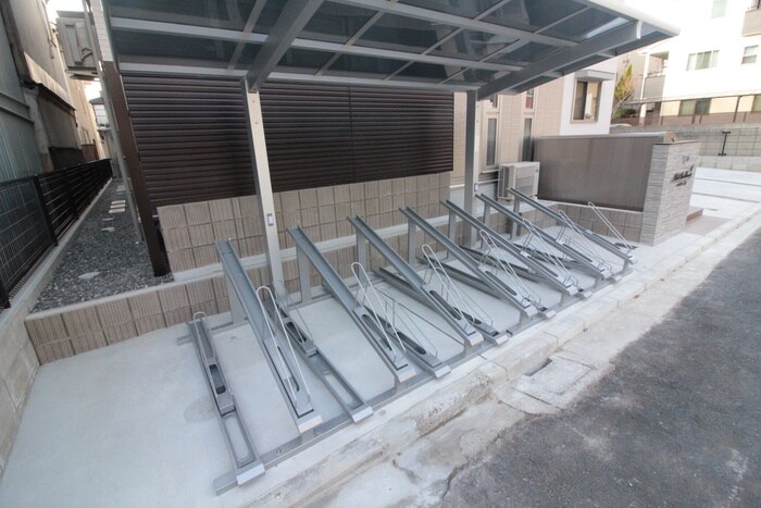 物件外観写真2　(駐輪場)