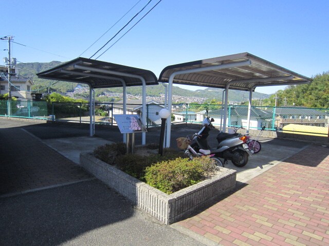 物件外観写真3　(駐輪場)