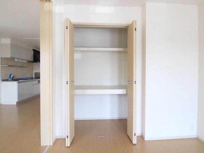 物件内観写真12　(収納)