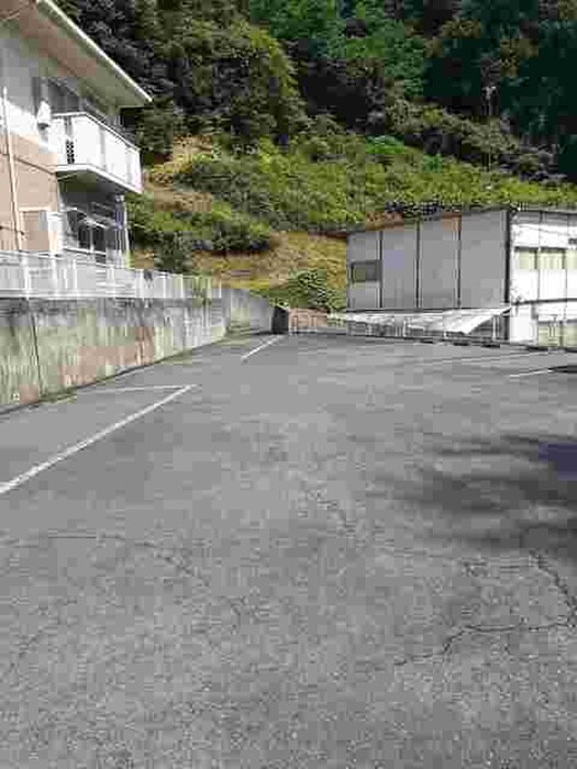 物件外観写真2　(駐車場)