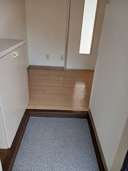 物件内観写真13　(玄関)
