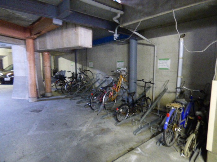 物件外観写真5　(駐輪場)