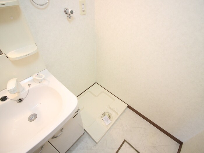 物件内観写真12　(洗濯機置場)