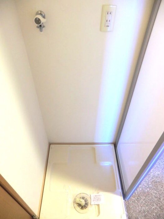 物件内観写真15　(洗濯機置場)