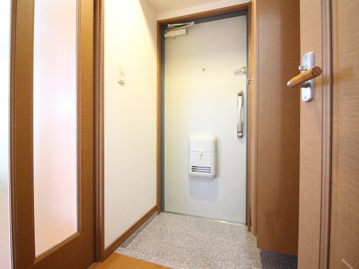 物件内観写真16　(玄関)
