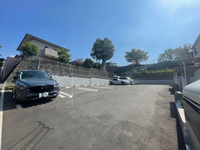 物件外観写真4　(駐車場)