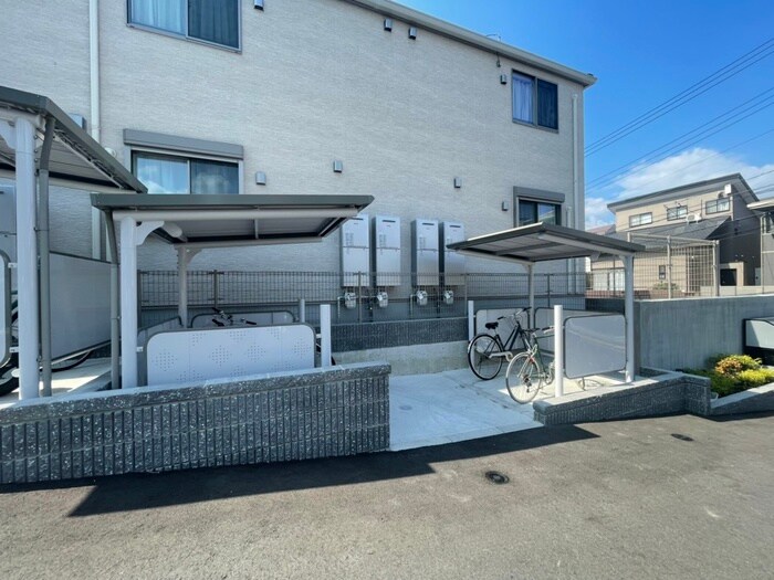 物件外観写真5　(駐輪場)