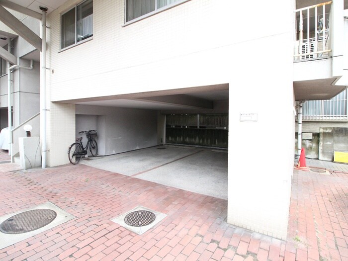 物件外観写真2　(駐車場)