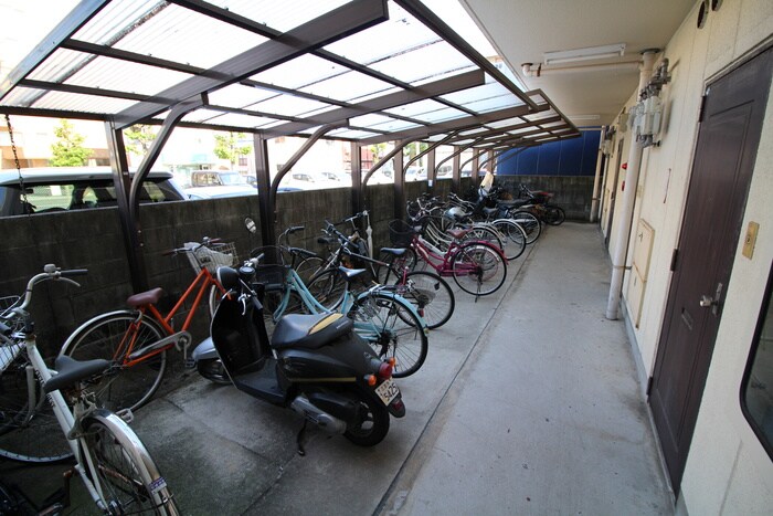 物件外観写真4　(駐輪場)