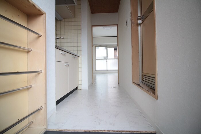 物件内観写真13　(玄関)