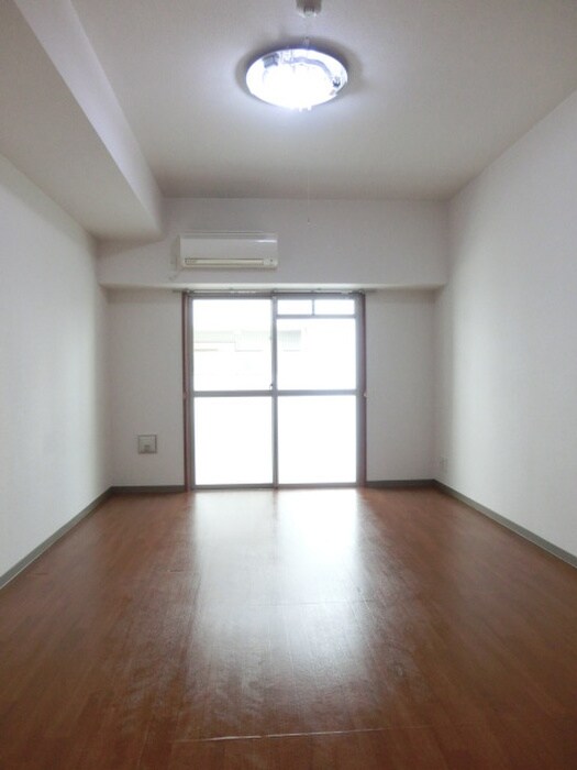 物件内観写真8　(室内からの展望)