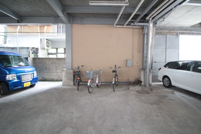 物件外観写真3　(駐輪場)