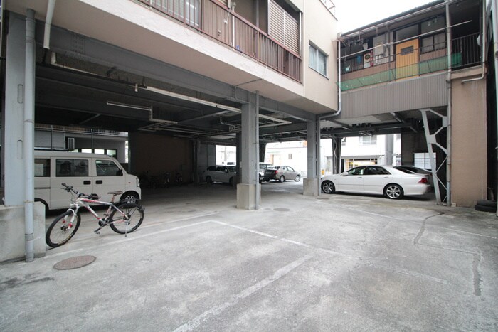 物件外観写真4　(駐輪場)
