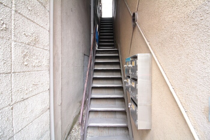 物件外観写真6　(エントランス部分)