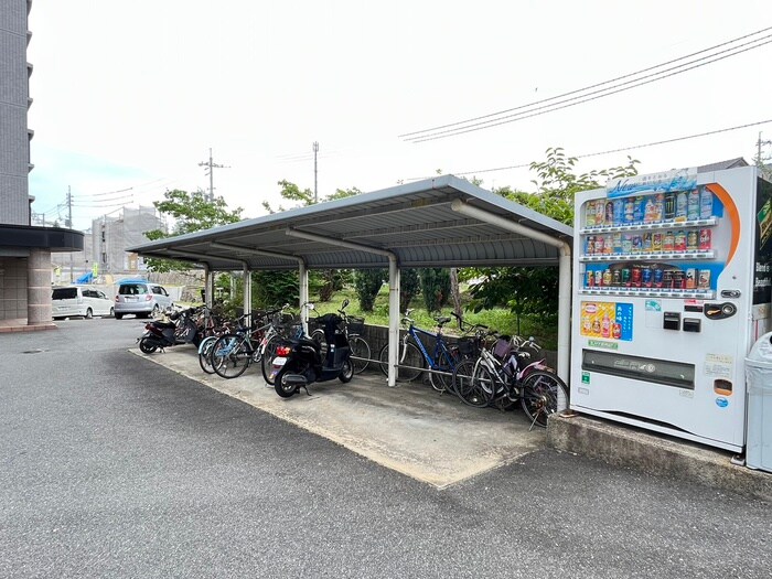 物件外観写真5　(駐輪場)