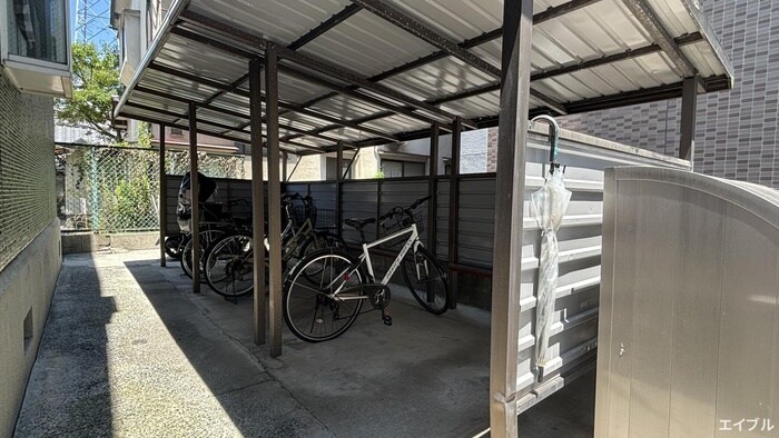 物件外観写真4　(駐輪場)