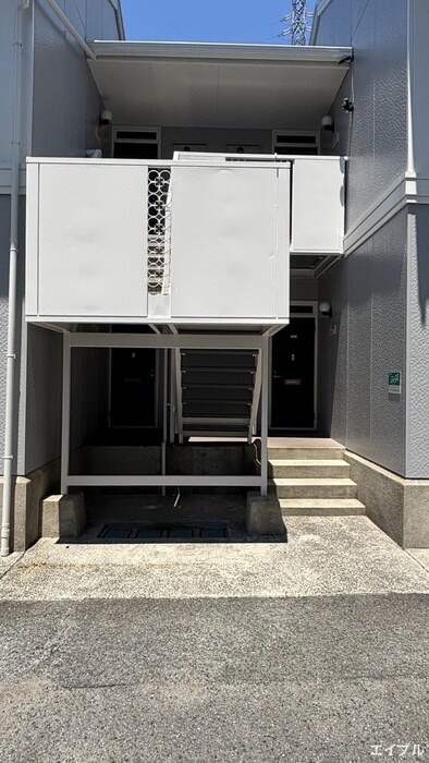 物件外観写真6　(エントランス部分)