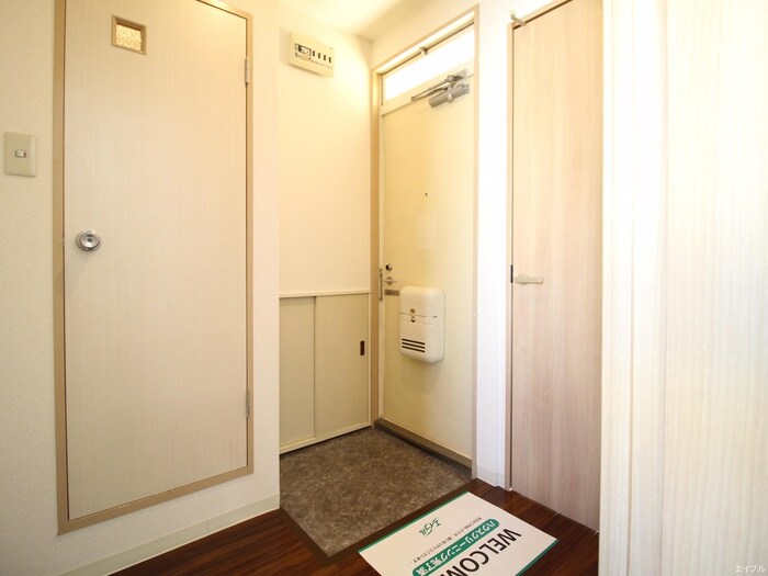 物件内観写真12　(玄関)