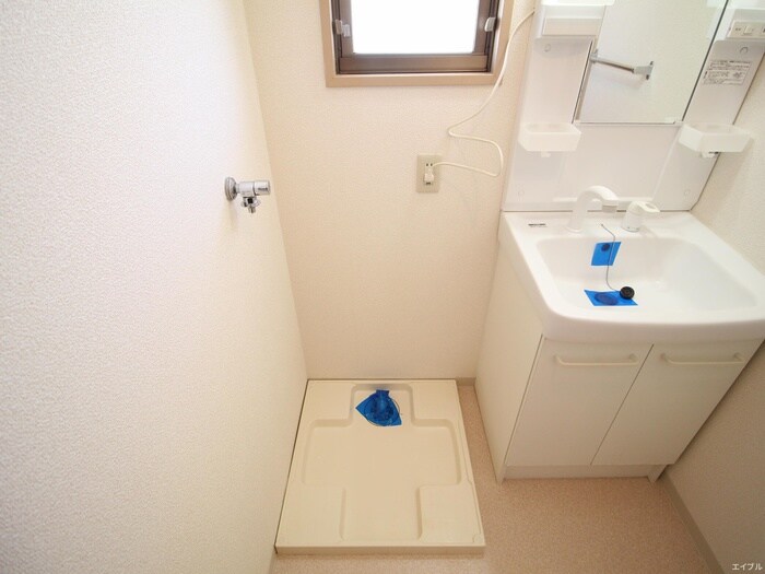 物件内観写真16　(洗濯機置場)