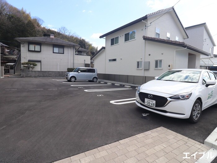 物件外観写真3　(駐車場)