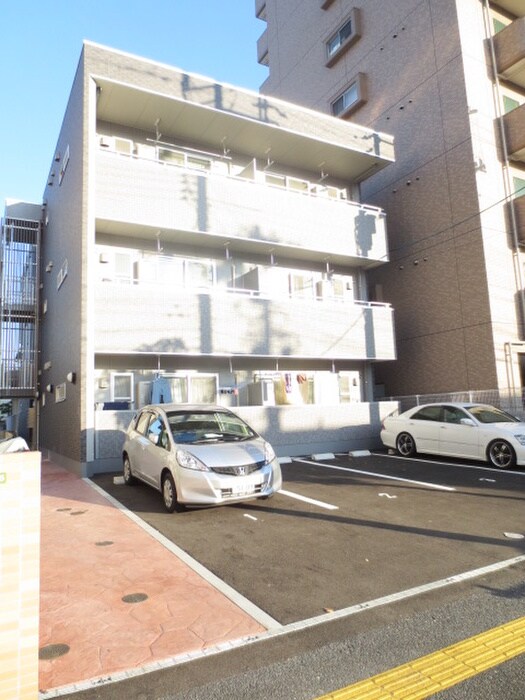 物件外観写真4　(駐車場)