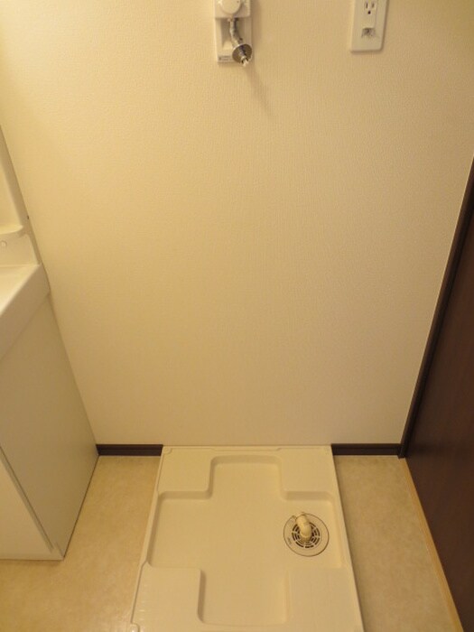 物件内観写真11　(洗濯機置場)